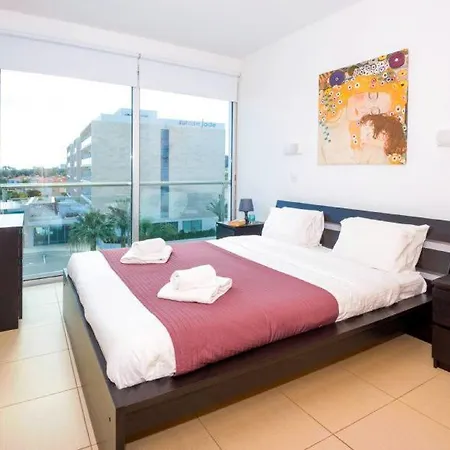 Laila - Coralli Beachfront Daire Protaras