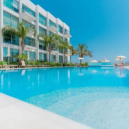 Laila - Coralli Beachfront Daire Protaras