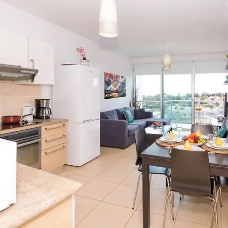 Laila - Coralli Beachfront Apartamento